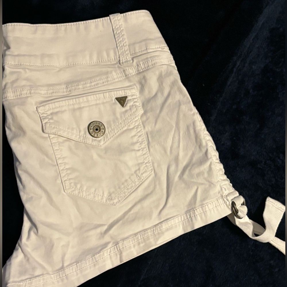 GUESS Shorts - Picture 7 of 7